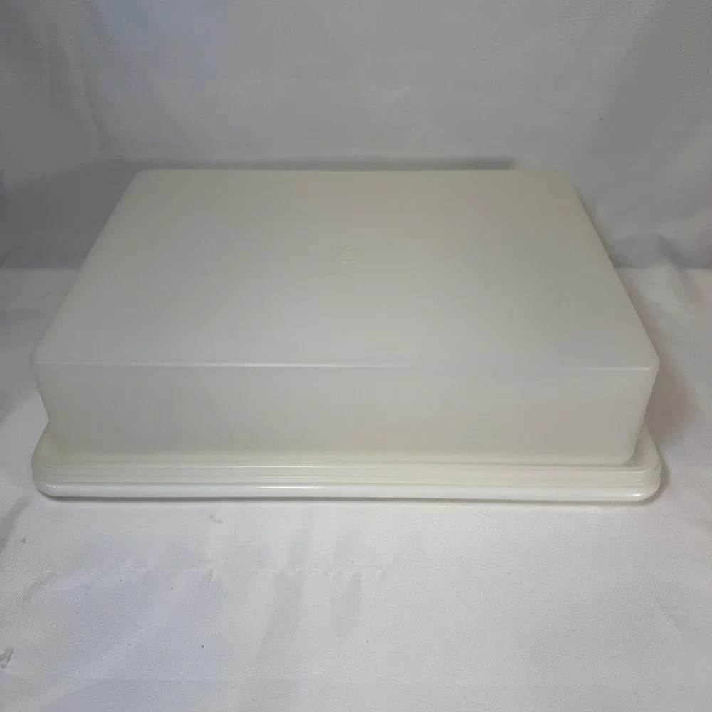 Vintage Tupperware Rectangular Cake Taker Carrier White Sheer Lid 622 623 USA